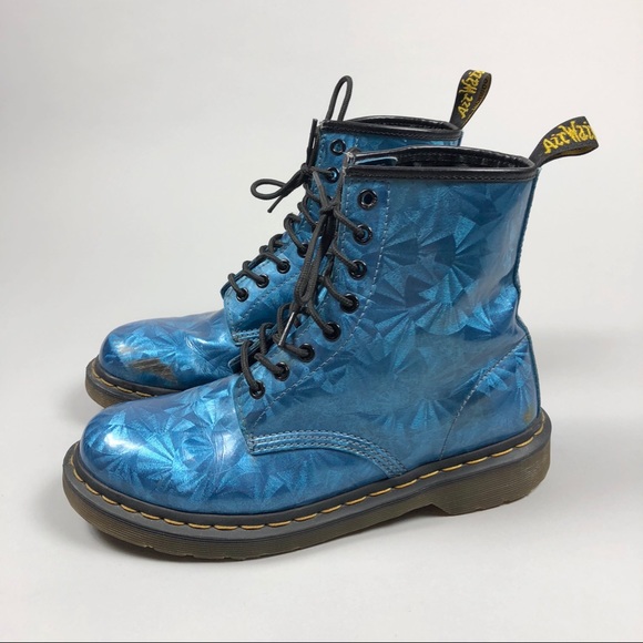 holographic dr martens